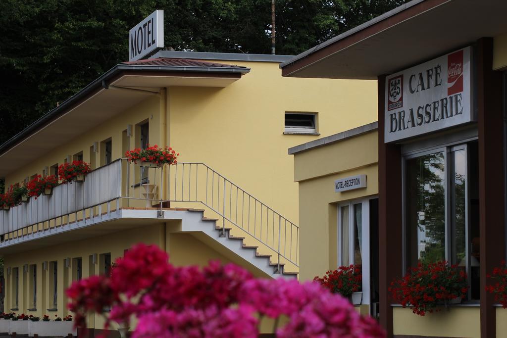 Hotel Drive In Motel Capellen Exterior photo