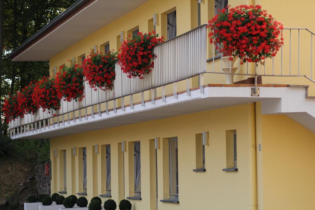 Hotel Drive In Motel Capellen Exterior photo